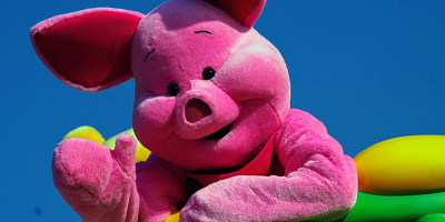 ディズニーの豚キャラクター6選!名前&登場映画まとめ!おすすめグッズも!