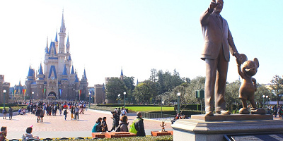 【ディズニー】手話でゲストをサポート&おもてなし!日本と世界のパークで受けられる手話サービス