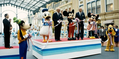 【必見】ディズニーの地図まとめ!パークマップの移り変わりを大解説!TDL&TDSの新エリア情報も!