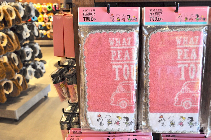 21 Usjのスヌーピーグッズ一覧 お菓子 ぬいぐるみ カチューシャ 季節のイベントグッズも