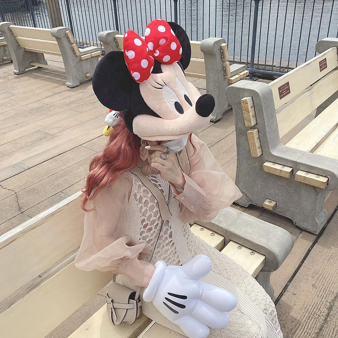 ディズニーインスタ映え トレンドは顔隠しポーズ 顔を見せなくても素敵な写真に フォトスポットなど ディズニーインスタ映え トレンドは顔隠しポーズ 顔を見せなくても素敵な写真に フォトスポットなど