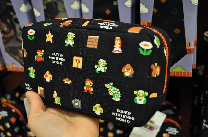 ユニバ マリオの新グッズ48選 任天堂ファミコン時代の 8ビットマリオ がシリーズ化