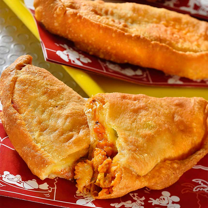 22 ディズニー食べ歩きおすすめメニュー27選 人気のグルメ スイーツを値段と紹介 22 ディズニー食べ歩きおすすめメニュー27選 人気のグルメ スイーツを値段と紹介