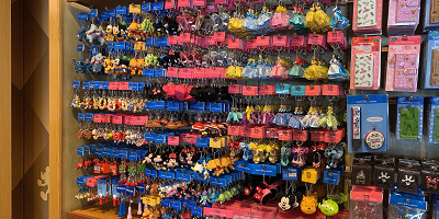 【最新】ディズニーキーホルダー50選!美女と野獣、ベイマックスなど新エリアグッズも!