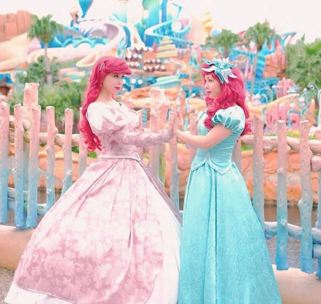 ピンクドレスのアリエル ブルードレスのアリエル キャステル Castel ディズニー情報 ピンクドレスのアリエル ブルードレスのアリエル キャステル Castel ディズニー情報