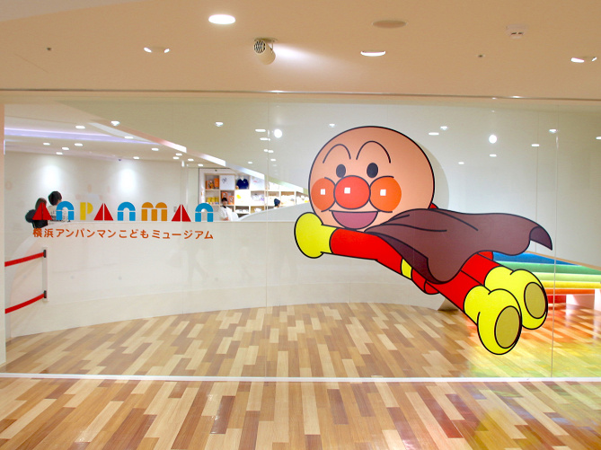 【横浜】アンパンマンミュージアムへのアクセスまとめ！ベビーカーOKの道順を解説！