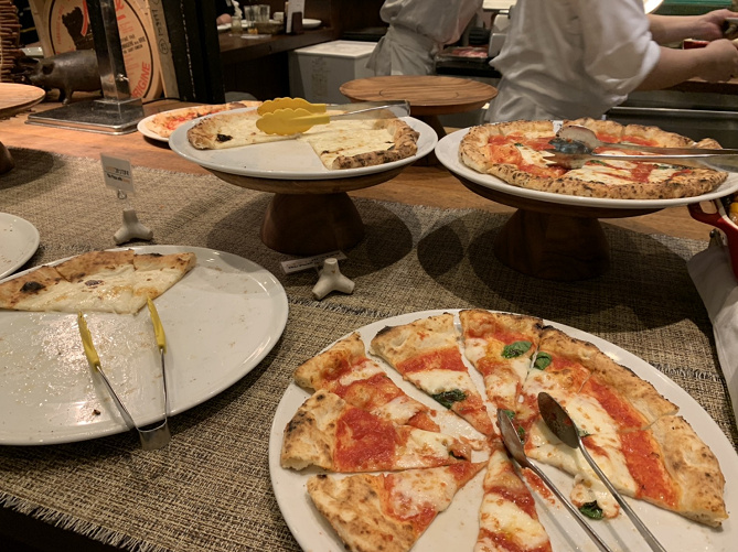 【ビュッフェ】サルヴァトーレクオモ＆バール新宿！本場ナポリのピッツァがおいしいおしゃれなイタリアン！