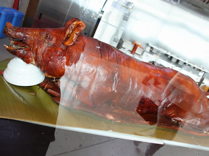 【特集】セブ島/フィリピンの名物「レチョン」を紹介！ローカルに愛される豚の丸焼きって？