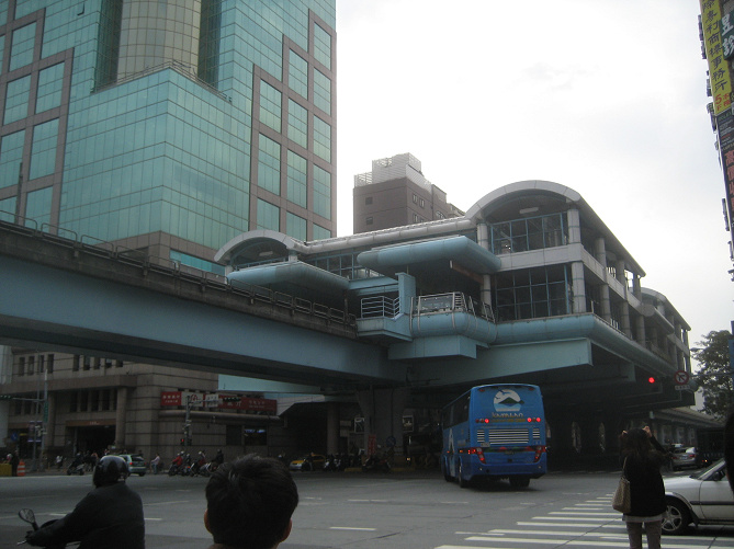 【台北】地下鉄の乗り方を徹底解説！台湾のICカード、路線、料金、観光に便利な1日乗車券も