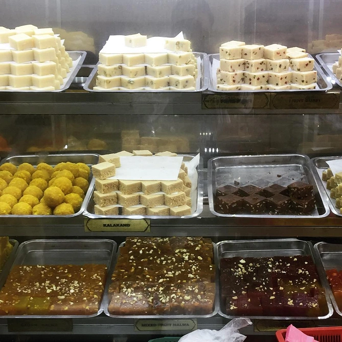 ミルクケーキのような味のバルフィ