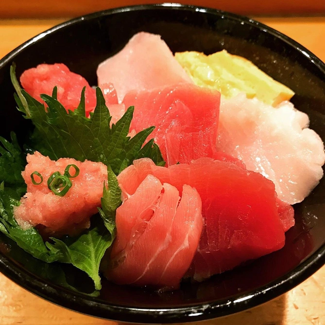 「鮮味楽」の王道まぐろ丼