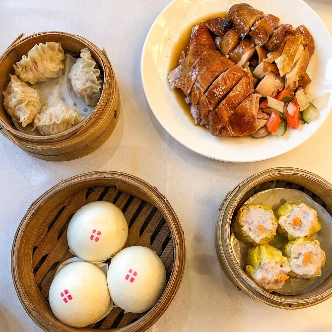 兄弟大販店梅花廳