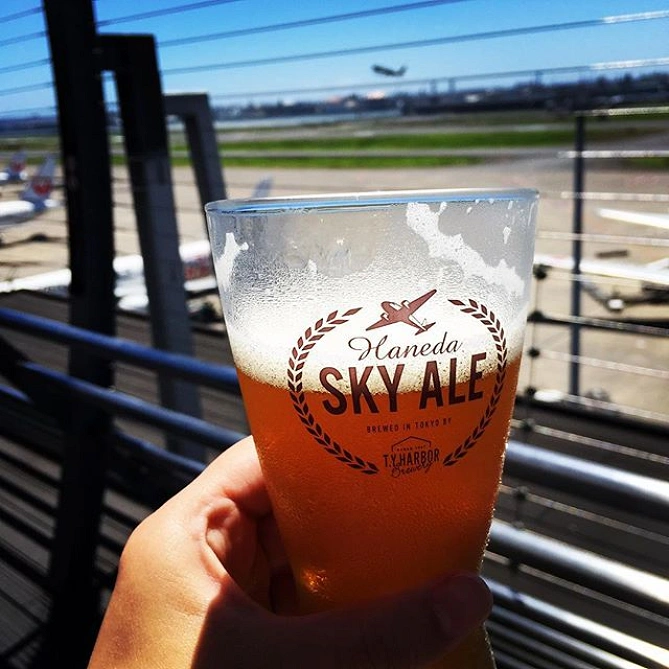 旅客機を見ながら飲むビールは格別です♪