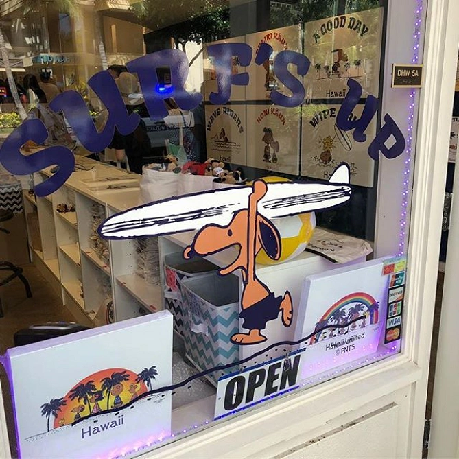 モニ・ホノルル「モアナ・サーフライダー店」
