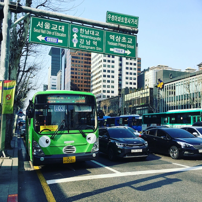 ソウル市内を走るかわいらしいグリーンバス