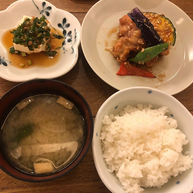 希須林 青山