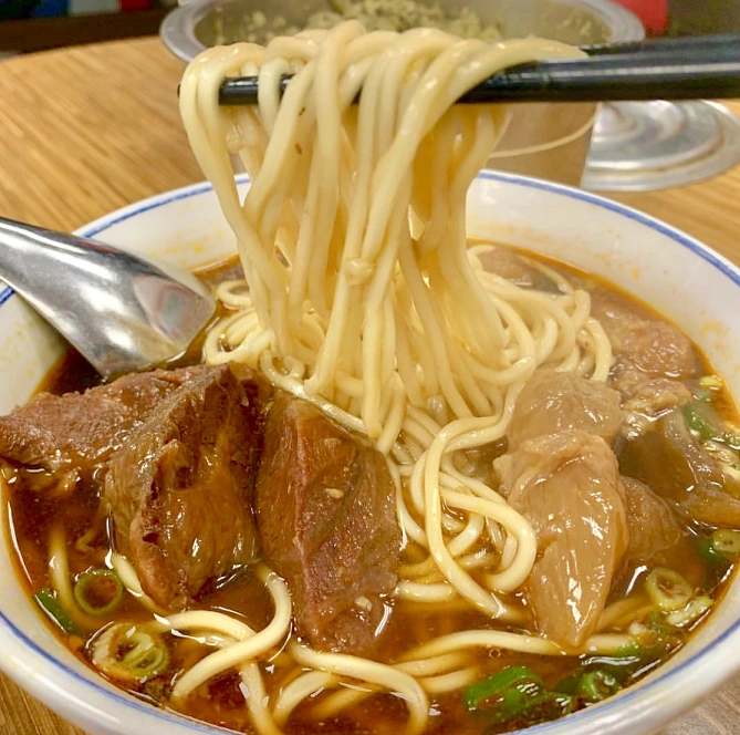 02-牛肉麺アップ