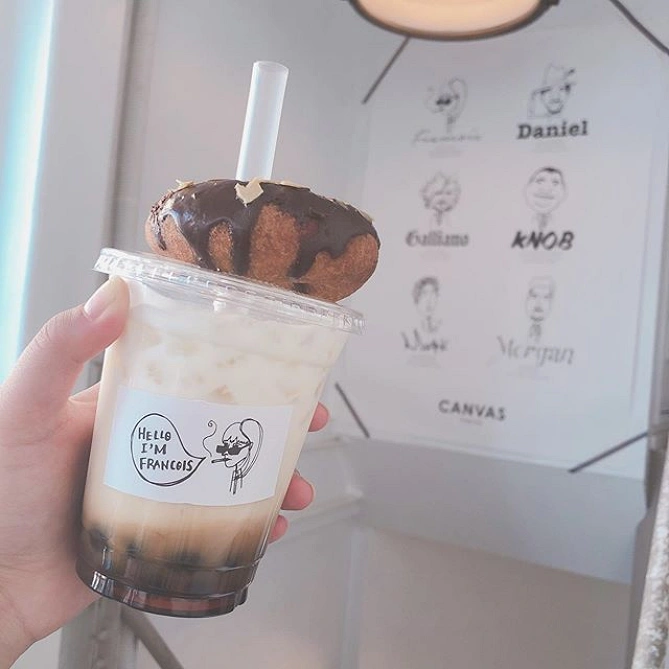CANVAS TOKYOのドリンクとドーナツ