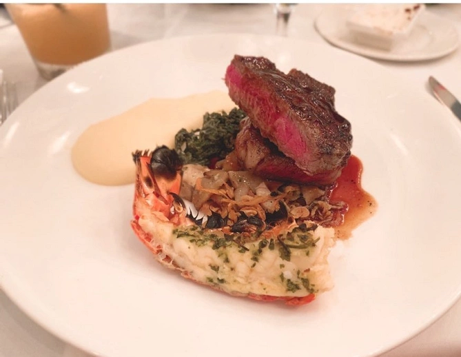 サーフラナイ　ハワイランチャーズ牛肉リブアイ・ステーキ＆ロブスターロール