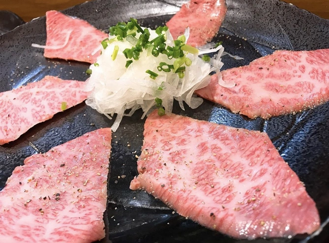 炭火焼肉やまもと 