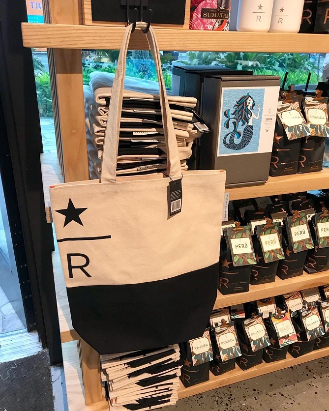 ワイキキでも人気のスターバックスコーヒーのエコバッグ