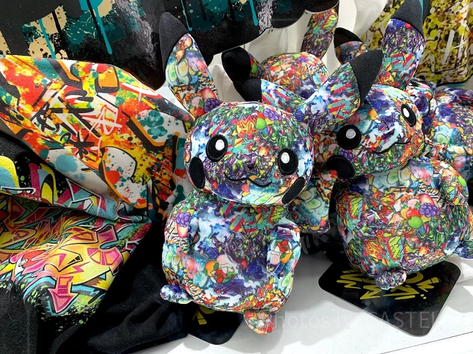 渋谷パルコのポケモンセンターシブヤのグラフィティアート柄ピカチュウのぬいぐるみ