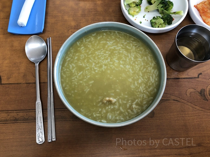 チェジュ島名物の「アワビ粥」