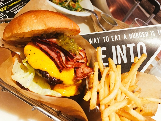 J.S. BURGERS CAFE