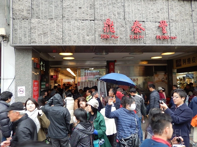 ランチタイム・・・とはいえとんでもない込み具合