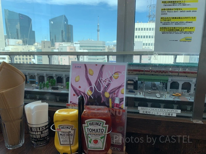 シュッシュポポン御徒町店のテーブル席