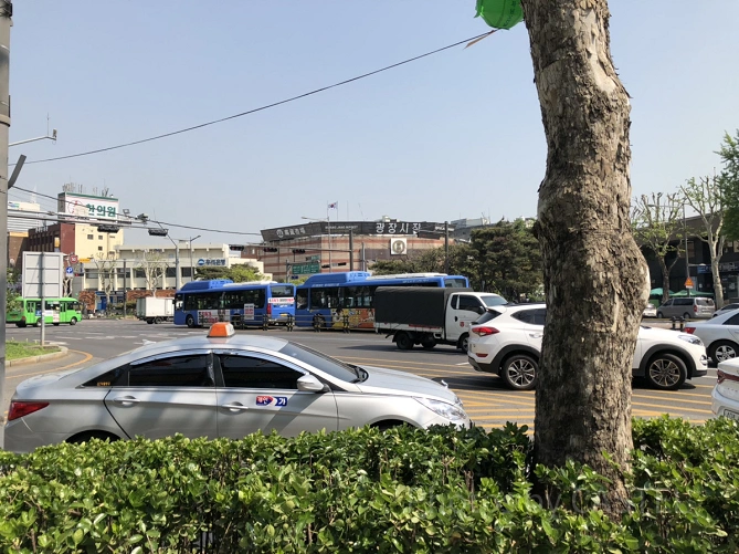 片言の日本語で声をかけてくる運転手に注意