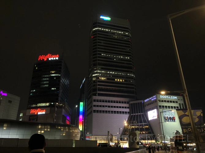 朝方まで営業するファッションビル