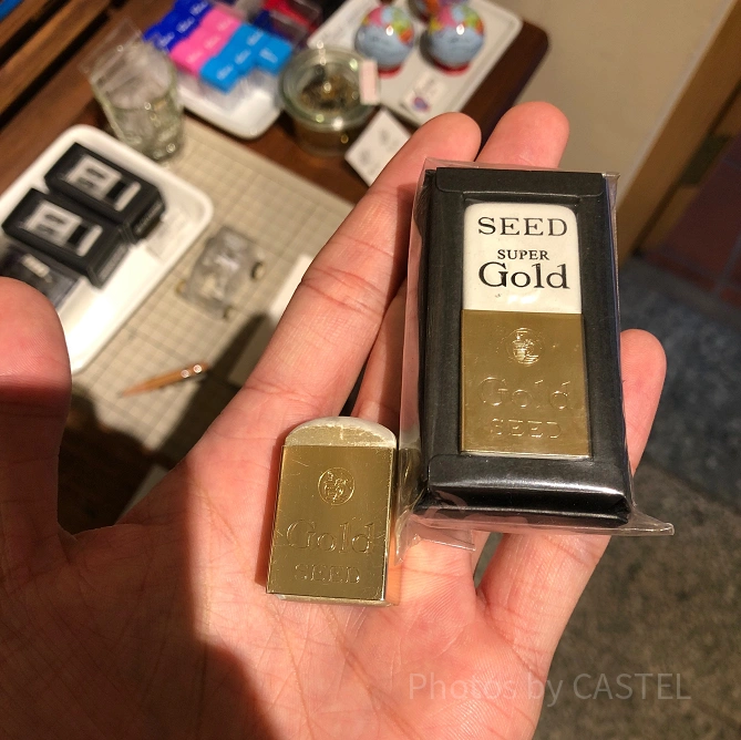 金メッキのカバー