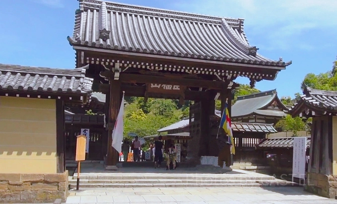 建長寺の総門