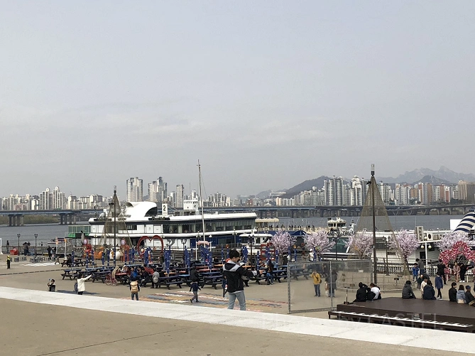 漢江クルーズの乗り場付近の様子