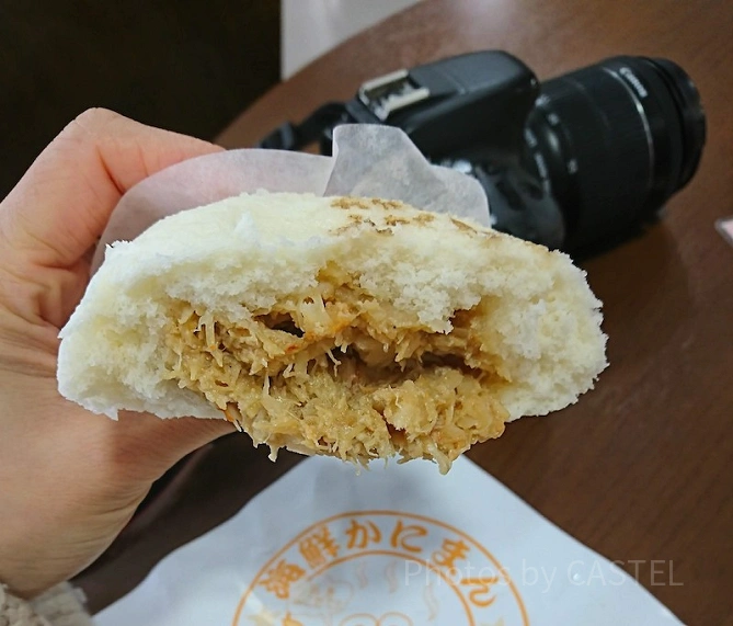 たっぷりとカニあんがつまった「かにまん」