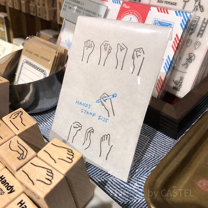 押すと手の形に