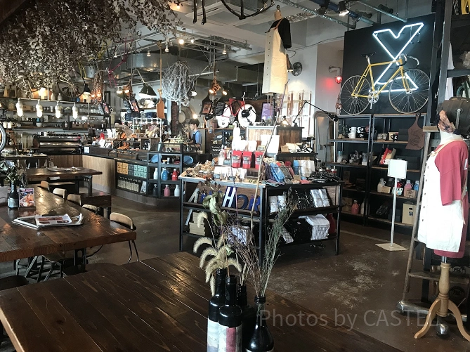 カフェにみえない？！提供待ち時間も楽しめる店内