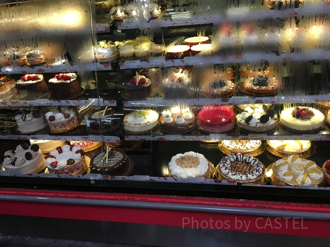 ホールフーズのケーキ売り場