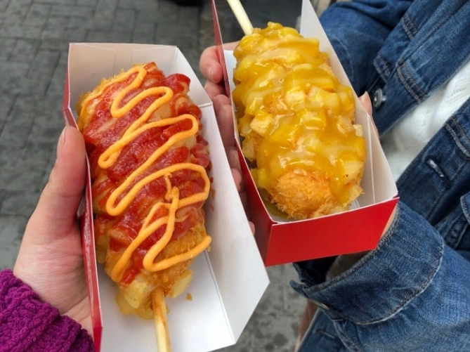【新大久保】コリアンタウンで人気の食べ歩きグルメ8選！韓国グルメやインスタ映えスイーツも！
