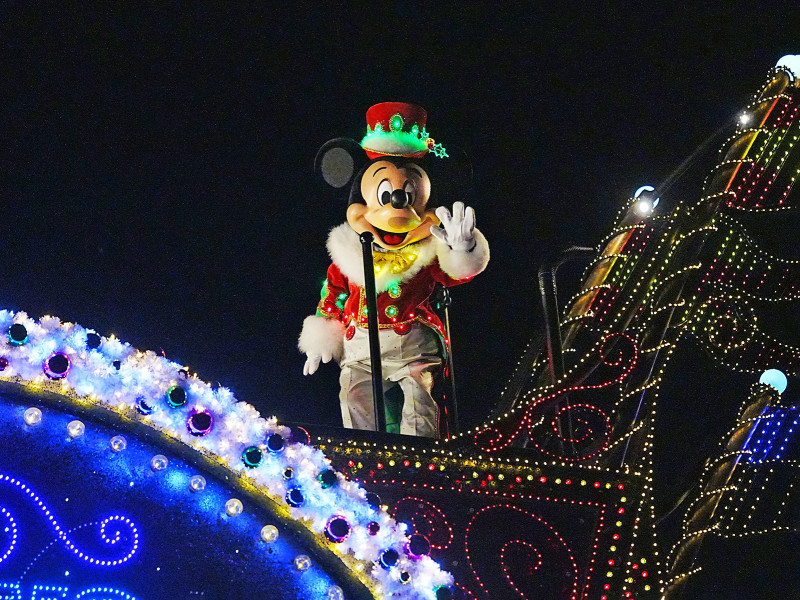 【2025】クリスマス版エレクトリカルパレードを解説！通常版との違いは？