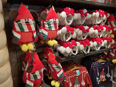 ディズニークリスマスグッズ2023