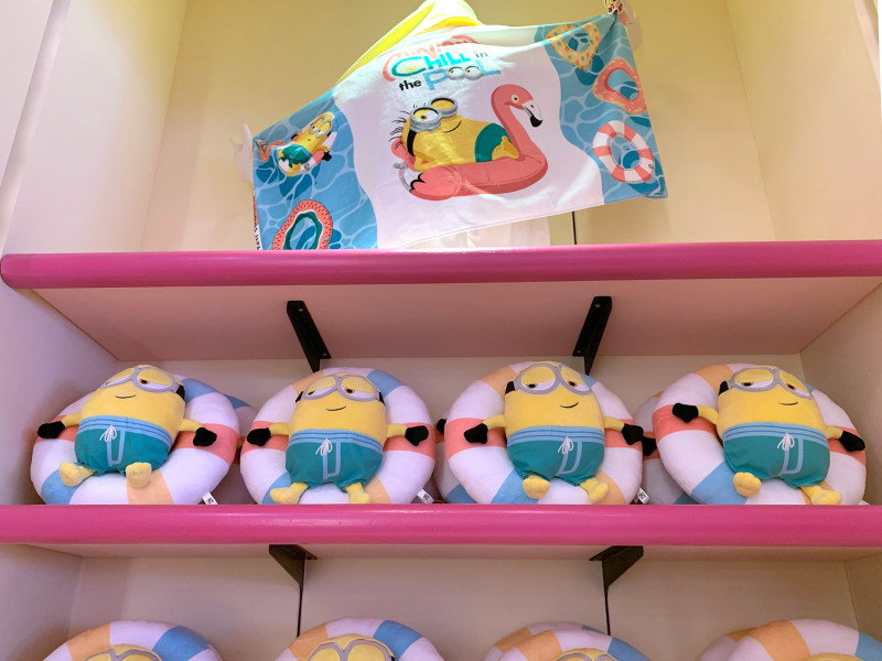 【USJ】2024年夏のミニオングッズ「MINIONS CHILL in the POOL」まとめ！プールで遊ぶミニオンがキュートなグッズ！