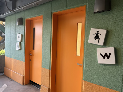 トイストーリーホテル駐車場のトイレ