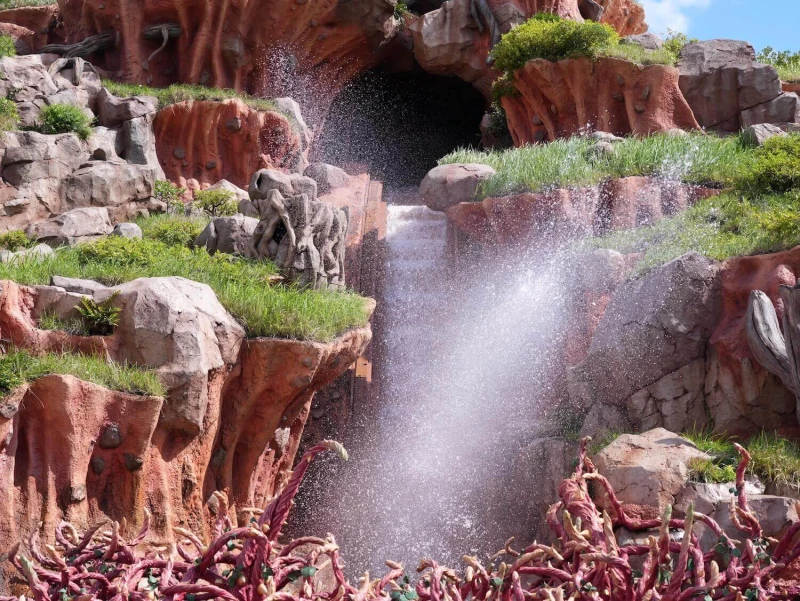 真夏のディズニーランドはとにかく暑い！