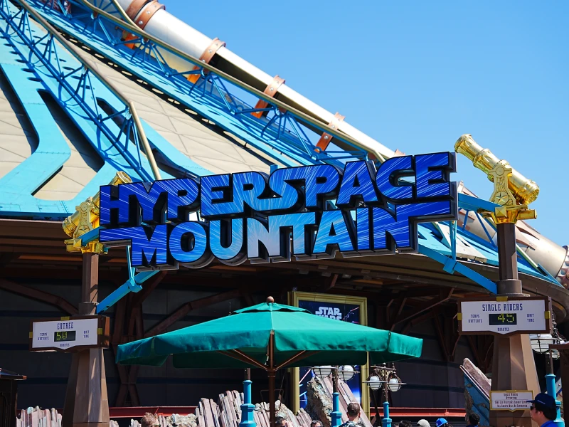 【パリディズニー】ハイパー・スペース・マウンテンはどんなアトラクション？スペースマウンテンとの違いは？
