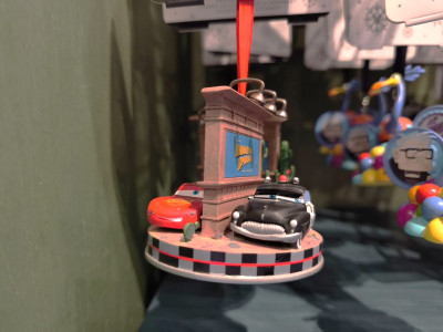 アナハイムディズニーオーナメント：マックイーン＆シェリフ in ラジエータースプリングス