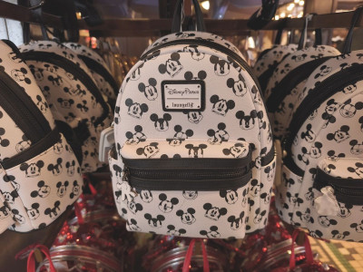 アナハイムディズニーラウンジフライ（Loungefly）：ミッキー総柄