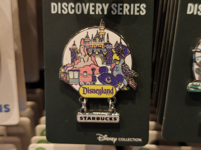 アナハイムディズニーのピンバッジ：パークモチーフ　スターバックスボード付
