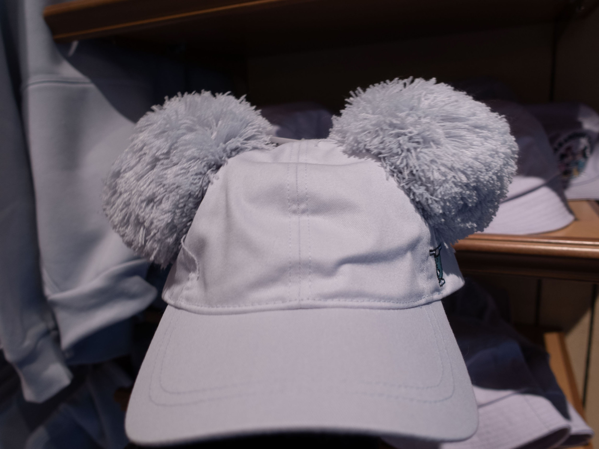 ミッキー ミニーポンポンキャップ 表 キャステル Castel ディズニー情報